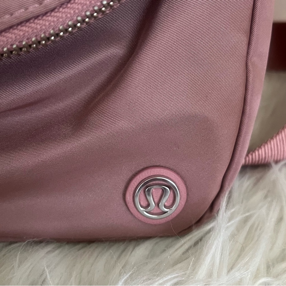 {Lululemon} Festival Bag II 5L in Quicksand - Picture 4 of 13